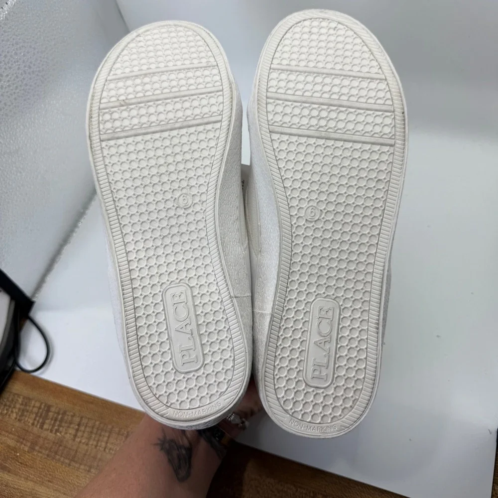 The Children's Place Sneakers White Casual Everyday Shoes Size 6